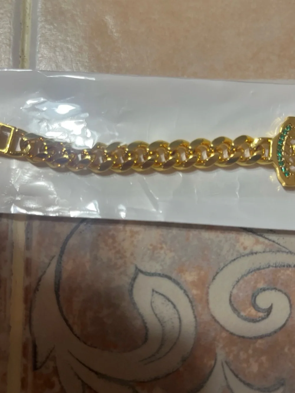 Shiny luxury Gold Chain Link Bracelet with Ornate Shield (clip on, 7 1/4inch)